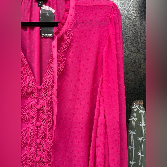 TORRID 🩷 hot pink chiffon blouse !!! - Picture 4 of 11